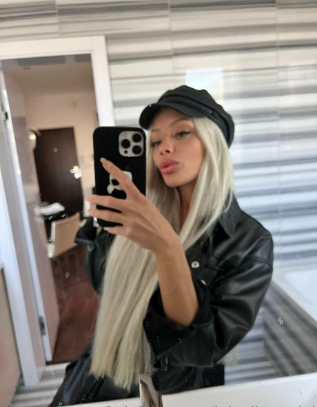 lolaellemodel schauspielerin akt fotos