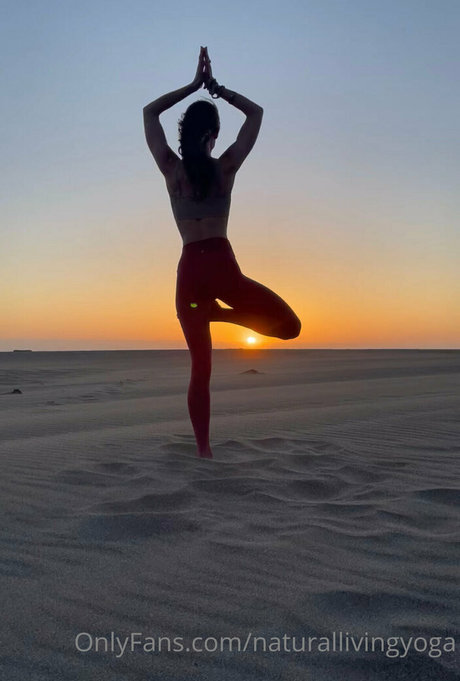 naturallivingyoga nacktheit hübsche bild