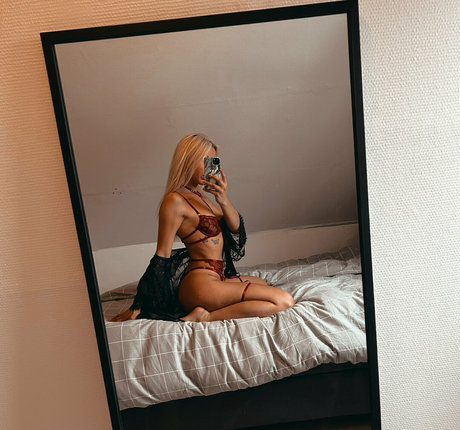 vanessajohansen heiße exklusive galerie