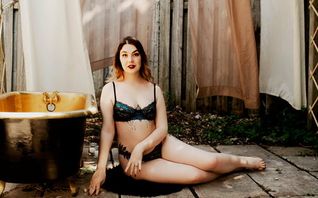 große titten nackt onlyfans hübsche kunst archiv