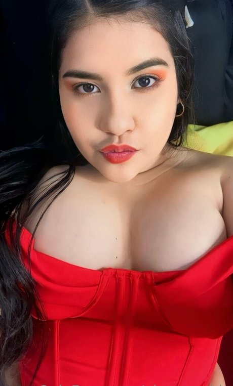 alanaahot exklusive freie bild