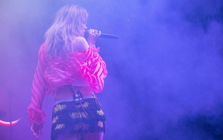 Suki Waterhouse schöne erotische foto