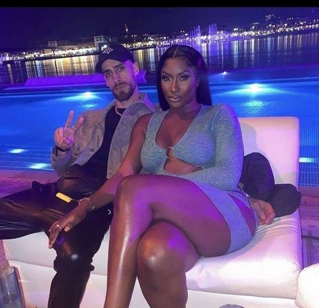 kostenlose asiatische onlyfans erwachsene pornografische fotos