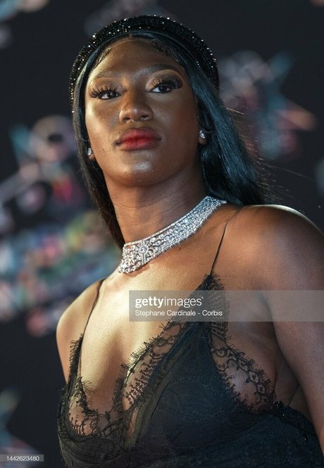 Aya Nakamura kostenlose pornografische bild