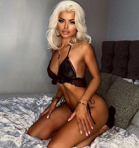 Chloe Inskip nackt perfekte archiv