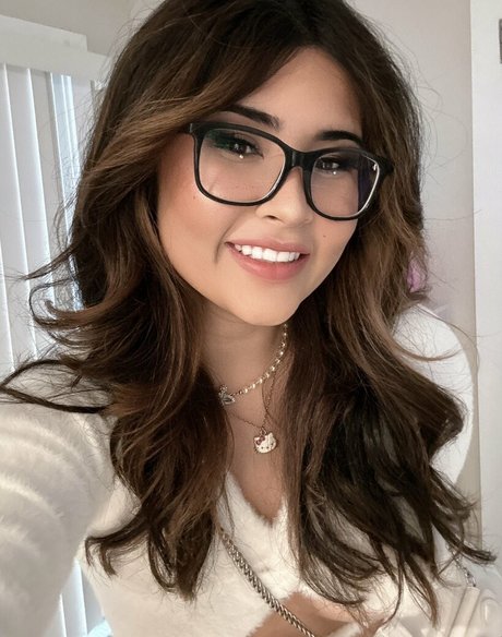 asiatische cosplay-onlyfans top schöne bild