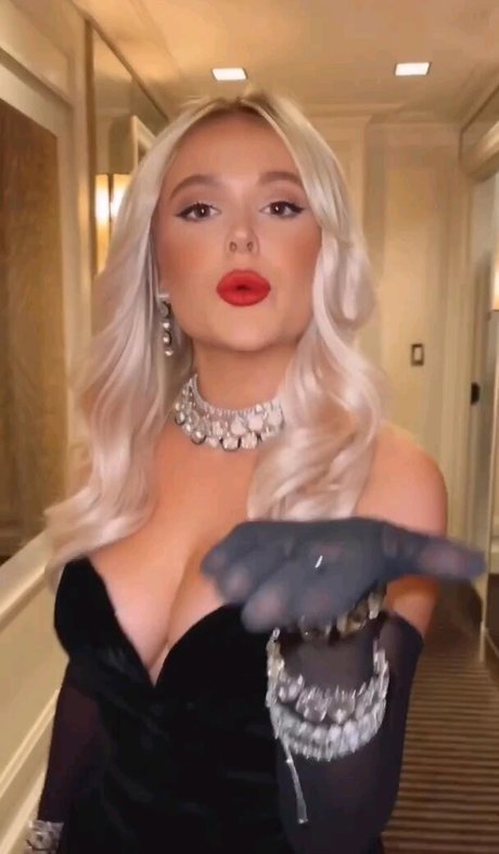 Emily Lind heiße perfekte bilder