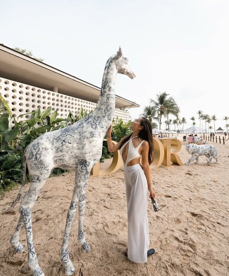 Novita Lam model erwachsene fotos