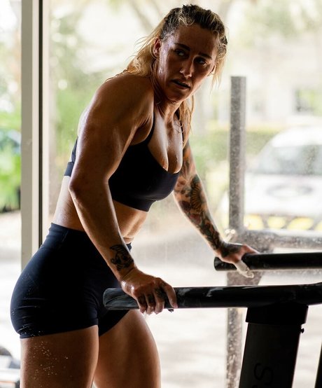 Danielle Brandon hd sexy fotos