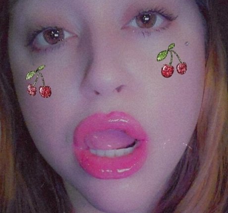 bunnyvelvettvfree kunst nackt galerien