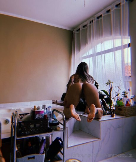 Vanessa Mesquita Bilder