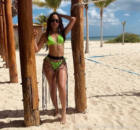 Asleenperezuncut sex galerien