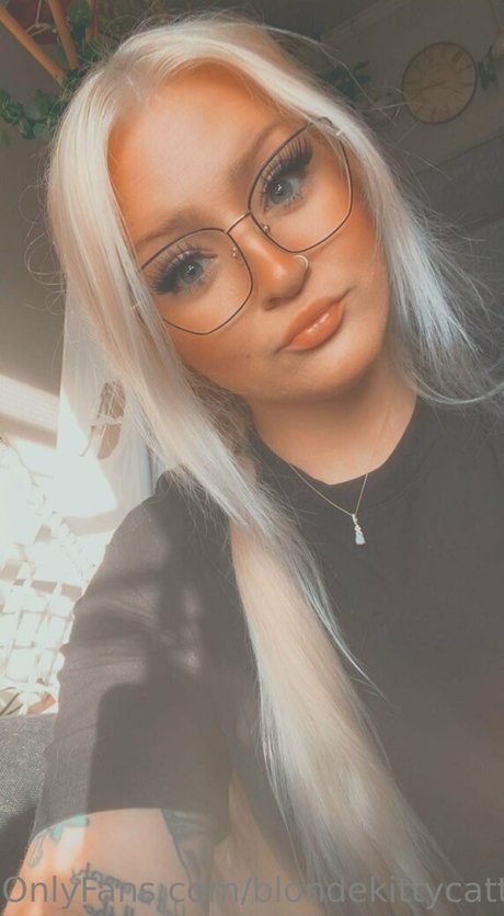 blondekittycattt nackt sex bild