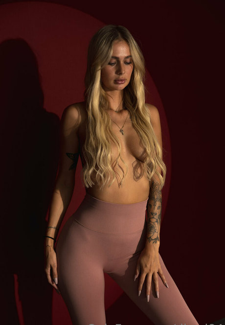 di mi84 schauspielerin kunst fotos