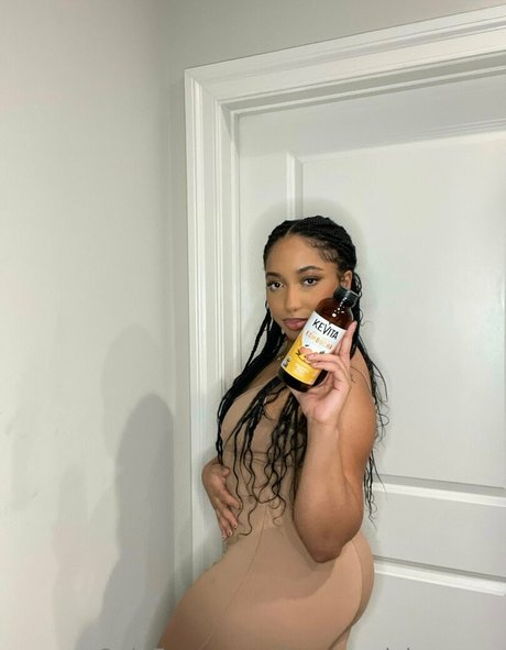 theremedybyreyna model exklusive galerie