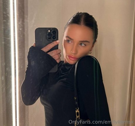 emilykernsx porno kunst bilder