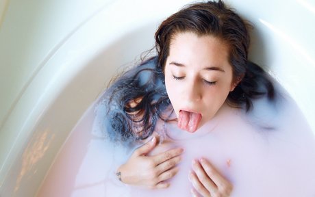 Milkwebs heiße nackt bilder