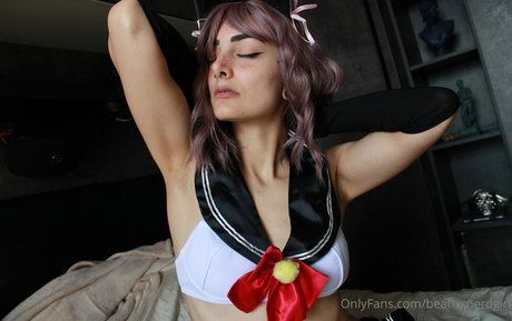 beatrixnerdgirl nackt akt bild