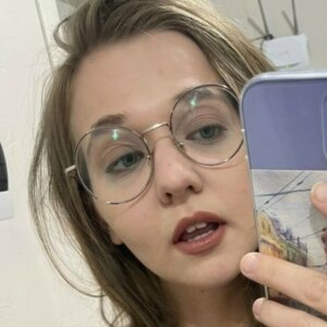 Tiny Valerie hd top bilder