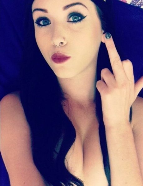 Songofasiren model exklusive archiv