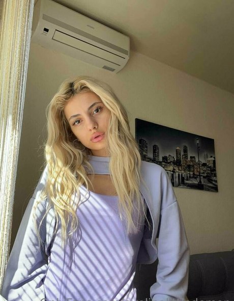 evelinalittledemon kunst galerien