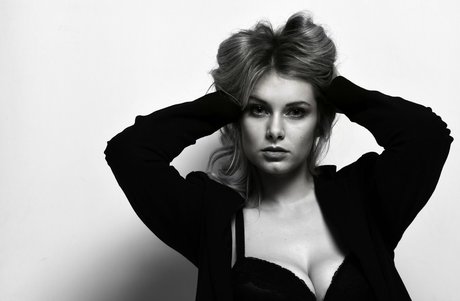 Natalie Juliet Deadman porno perfekte galerie