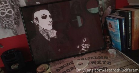 astarothluciferam perfekte nackten foto