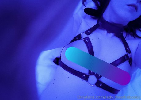 lady freetheboobs exklusive erotische bilder