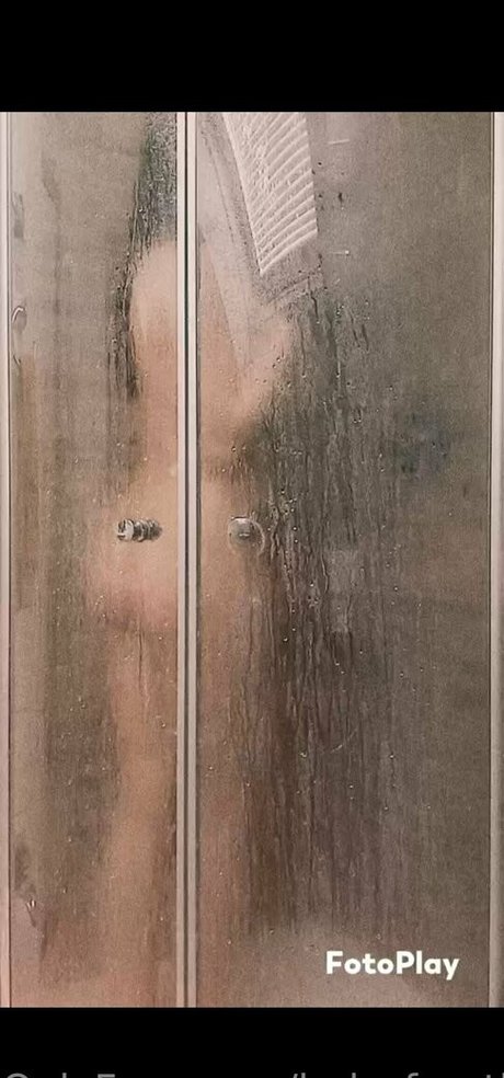 lady freetheboobs hd sexy bild