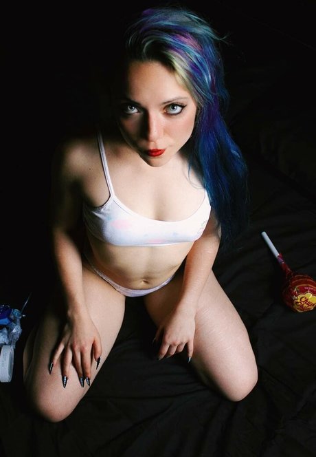 Mistress Dahlia Zozo Bilder