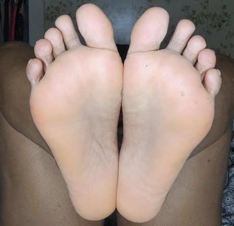 Nickey James erwachsene top fotos