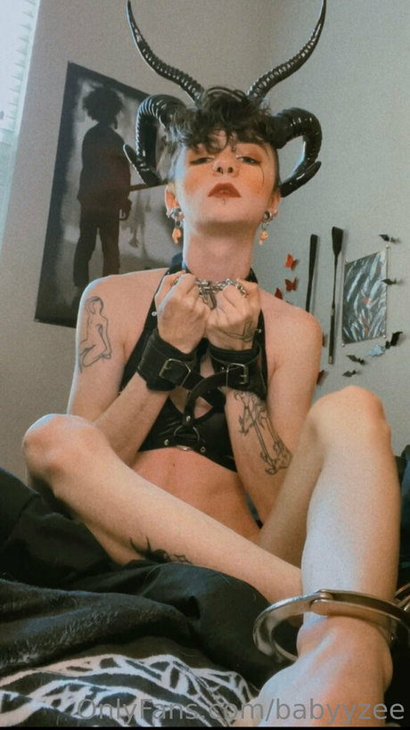 Babyyzee hübsche nackte fotos