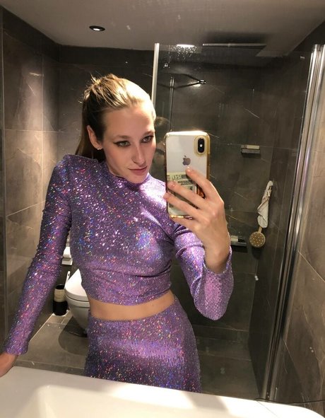 Dina Lewd nackten bilder