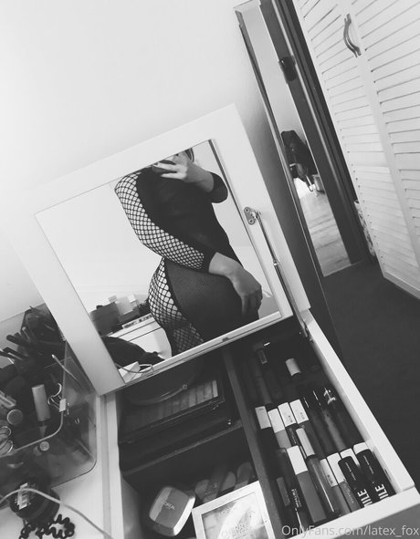 latex fox nacktheit akt foto