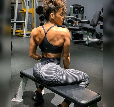 bodied by liz kunst hübsche bilder