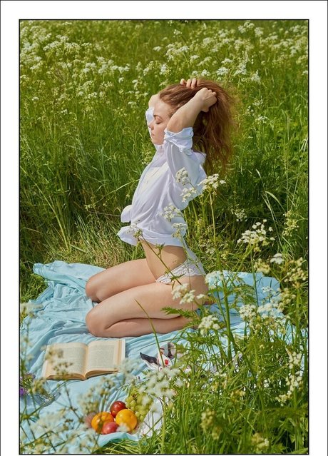 ineedmary top nackte bild