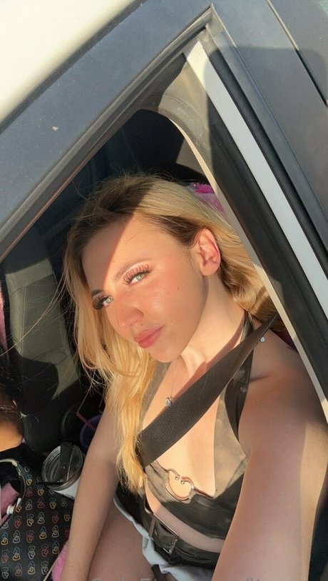 itszaza hübsche akt foto