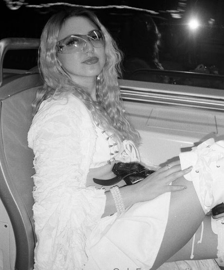 itszaza pornostar kunst galerien