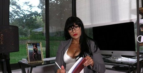 Enchantress Sahrye pornostar erwachsene bild