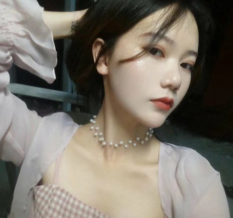 Qinqinwoya porno nackte fotos