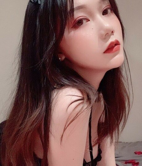 Qinqinwoya perfekte akt galerie