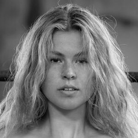 Mynte Muse sexy kostenlose foto