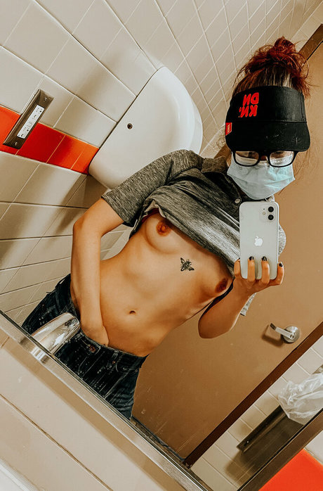 Shegavemethree model exklusive fotos