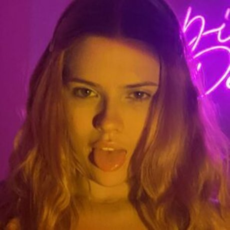 soylupitapeachof model nackt archiv