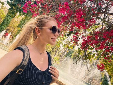 Elena Kulichenko sexy kunst bild