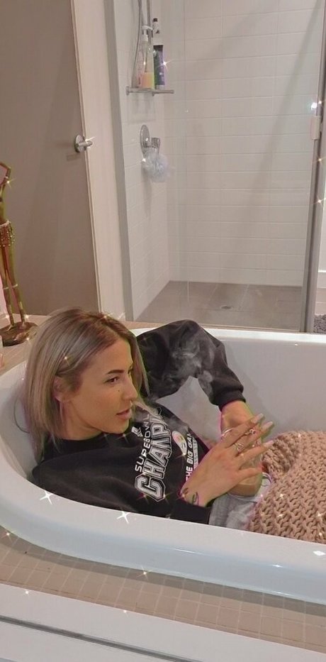 adelezora leefree erotische exklusive galerien