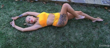 emmie six model exklusive foto