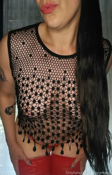 bossbitch eleanor model nackt bilder