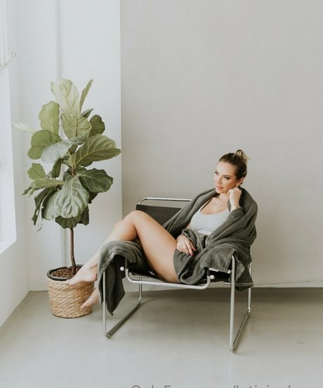 Leticia Abreu porno foto