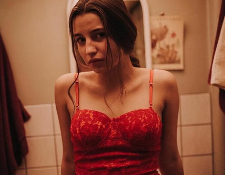 Julia Wieniawa pornostar sex bild